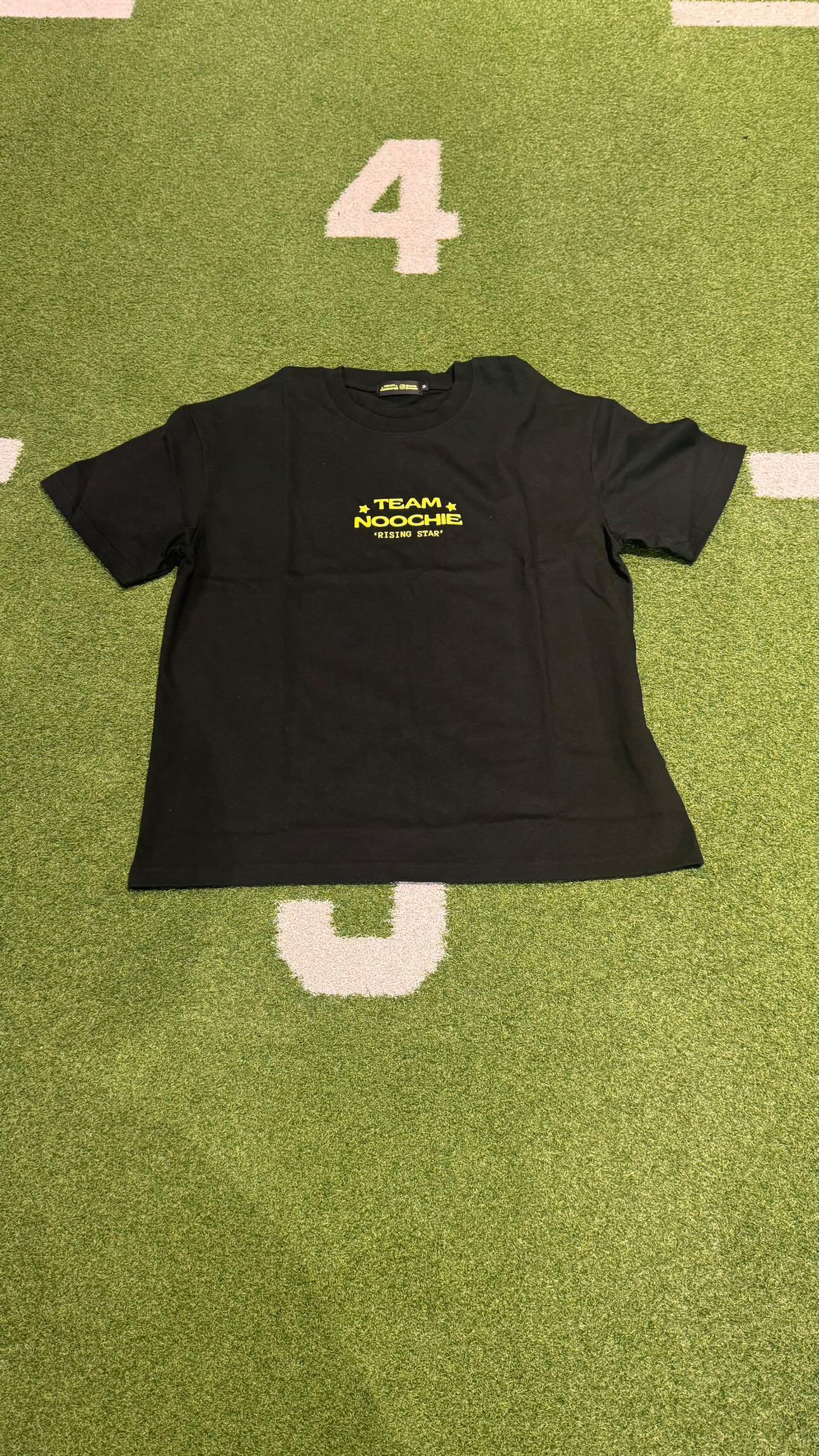 Camiseta original de estrella en ascenso